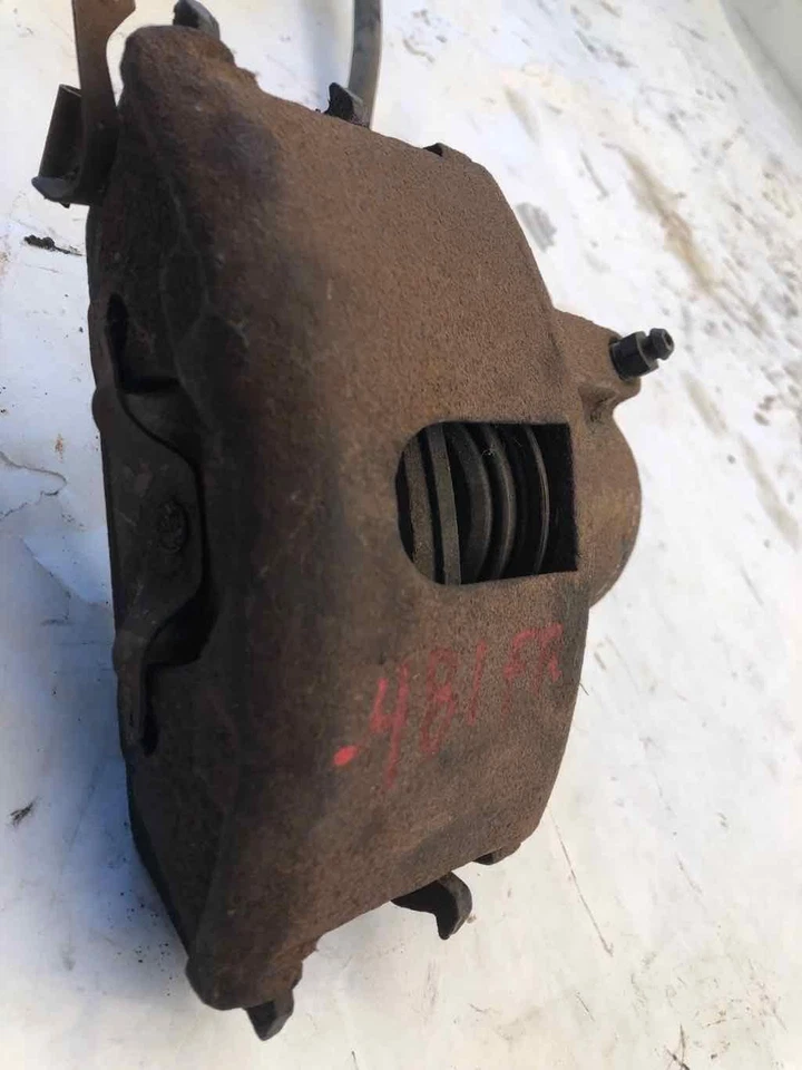 Pinza de freno de disco delantera Chrysler Cirrus 1995-2000 2,5 L lado derecho del pasajero Foto 2 de 4