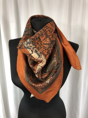 Sciarpa seta italiana vintage anni 70 80 marrone nero terracotta 30,5 x 30,5" carina - Foto 3 di 7