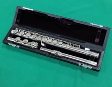 Yamaha YFL-811 Flute Professional Silver Flute InstrumentUsed