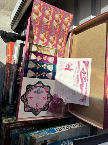 Vintage Barbie 1990's Edition Queen of the Prom Board Game!