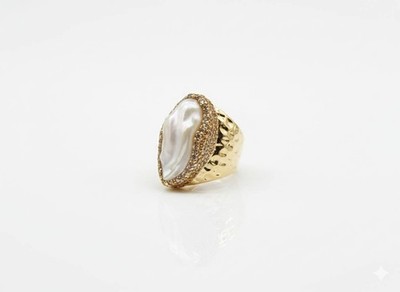 Goldfarbener Statement Ring mit Barockperlen & Kristallakzenten