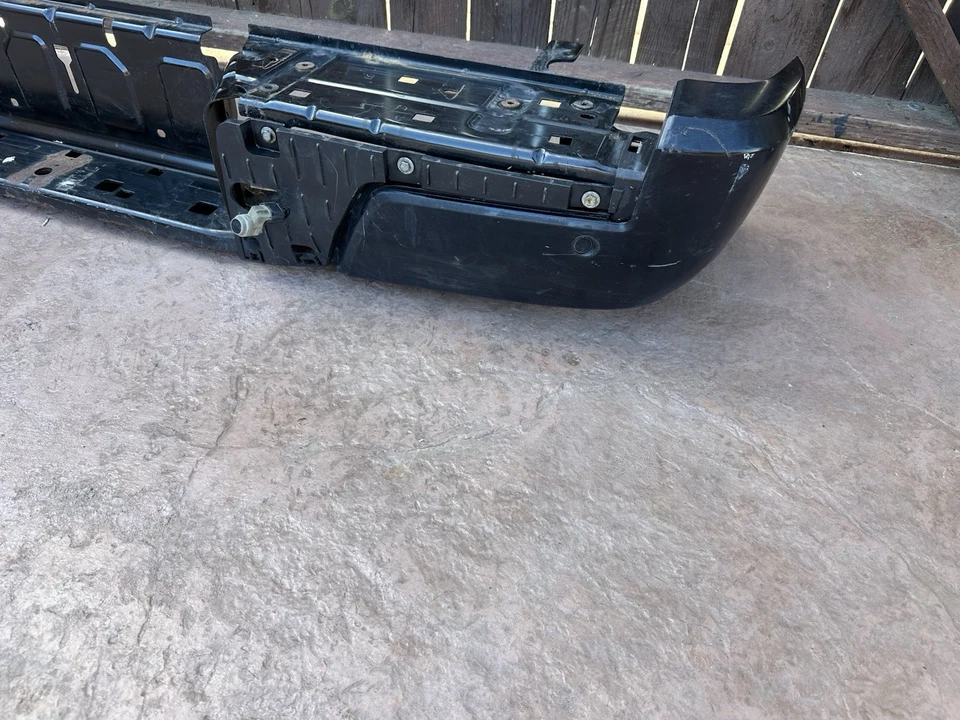 Parachoques trasero Nissan Frontier 2022-2025 completo con sensores OEM "SIN ENVÍO" Foto 4 de 4