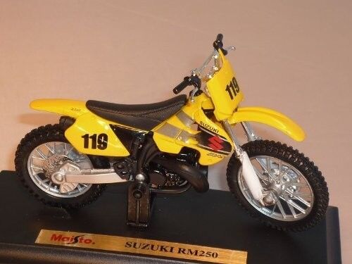 MAISTO-SUZUKI-RM250-1-18-HIGHLY-DETAILED-MODEL