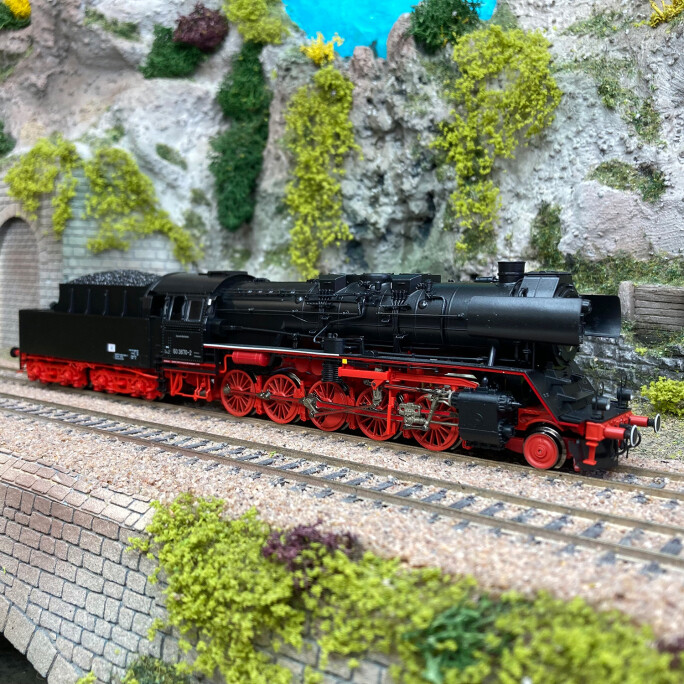 Locomotive vapeur BR 50 sur votre réseau HO pour revivre l'époque IV de la DR
