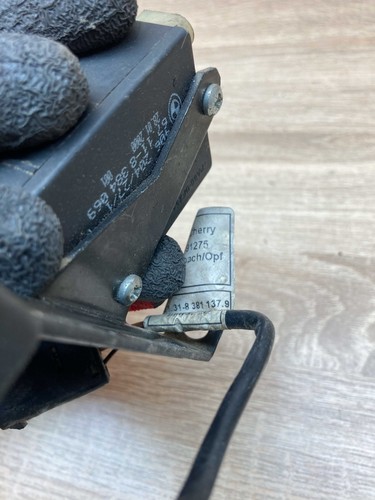 8384069 8381137 BMW E39 Series Trunk Tailgate Lock Mechanism Actuator VDO - Picture 6 of 7