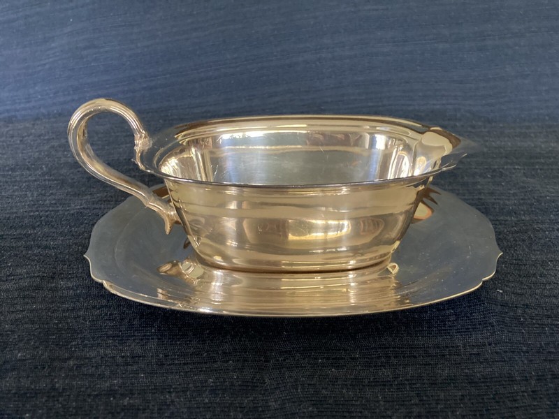 Vintage Silverplate Gravy Boat And Tray Wallace Amesbury 9421