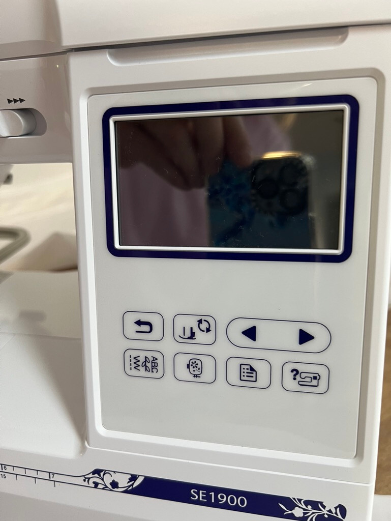 Genuine Brother SE1900 Sewing Embroidery Machine 138 Designs 240 Built