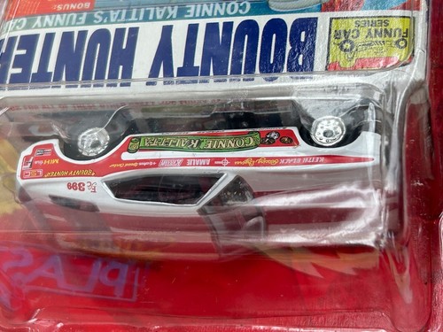 JOHNNY LIGHTNING CLASSIC PLASTIC CONNIE KALITTA FUNNY CAR BOUNTY HUNTER NEW CARD - Picture 3 of 3