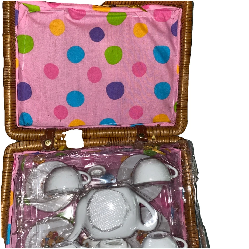 Juego de té vintage de cerámica en miniatura para niños en cesta de picnic de mimbre osos de peluche con etiquetas ligeras Foto 4 de 4