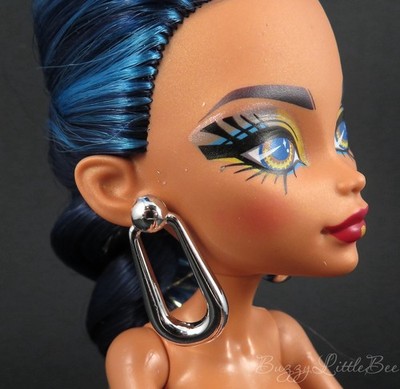 Bratz Sasha Charmz Chrome Silver Rectangle Hoop Earrings Fits Only G3 MH Dolls