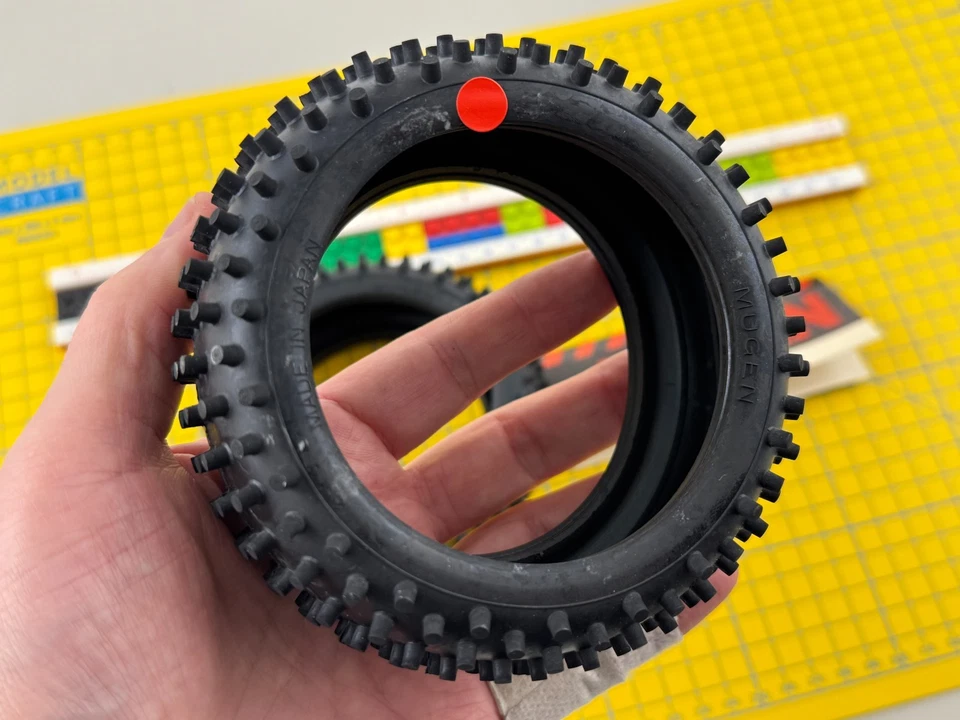 Mugen SA-50SS Reifen 1:8 Offroad (2 Stk) Made In Japan Vintage Modellbau - Bild 3 von 4