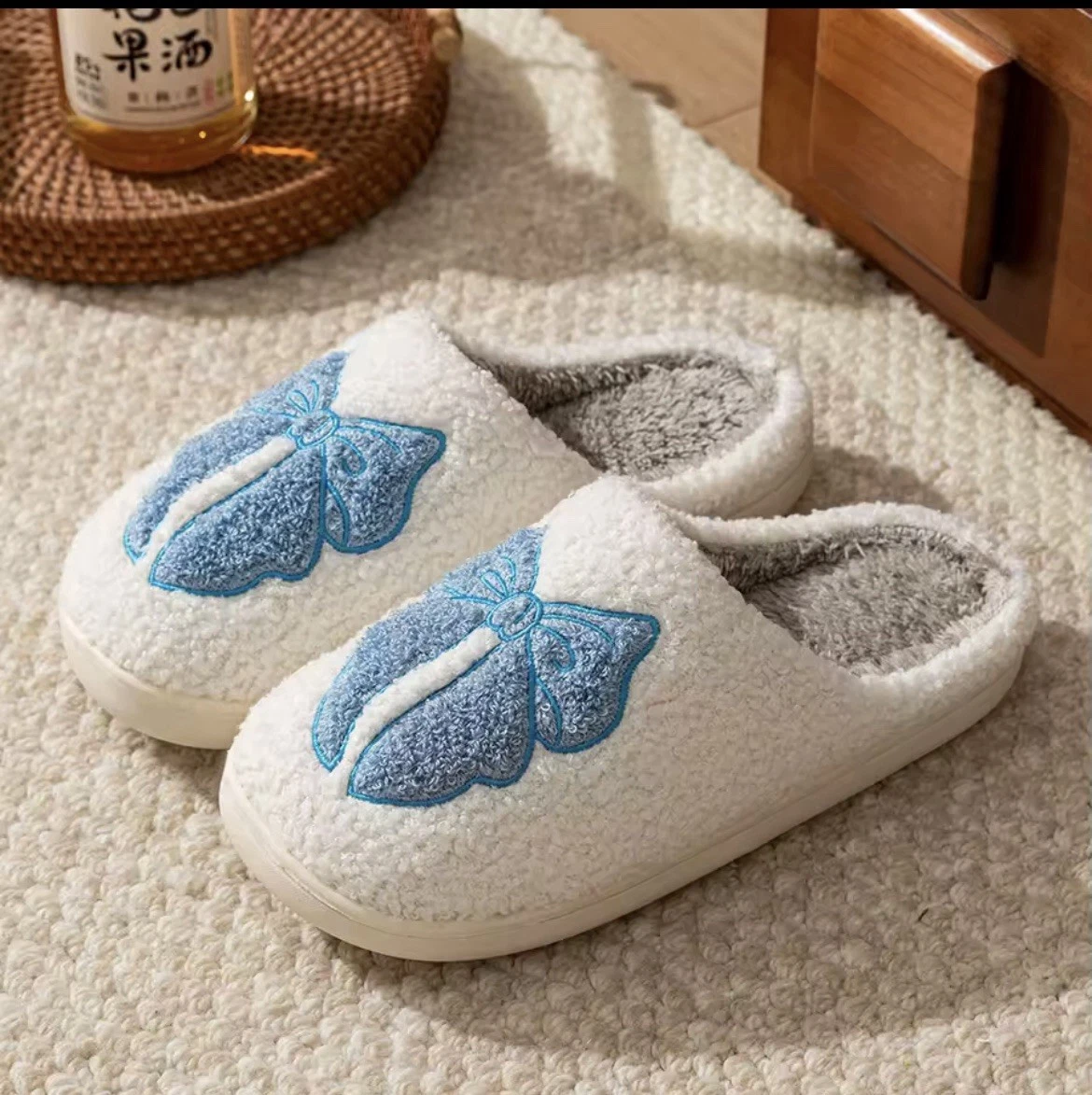 Pantofole nere da donna in pelliccia sintetica Lora Ferres