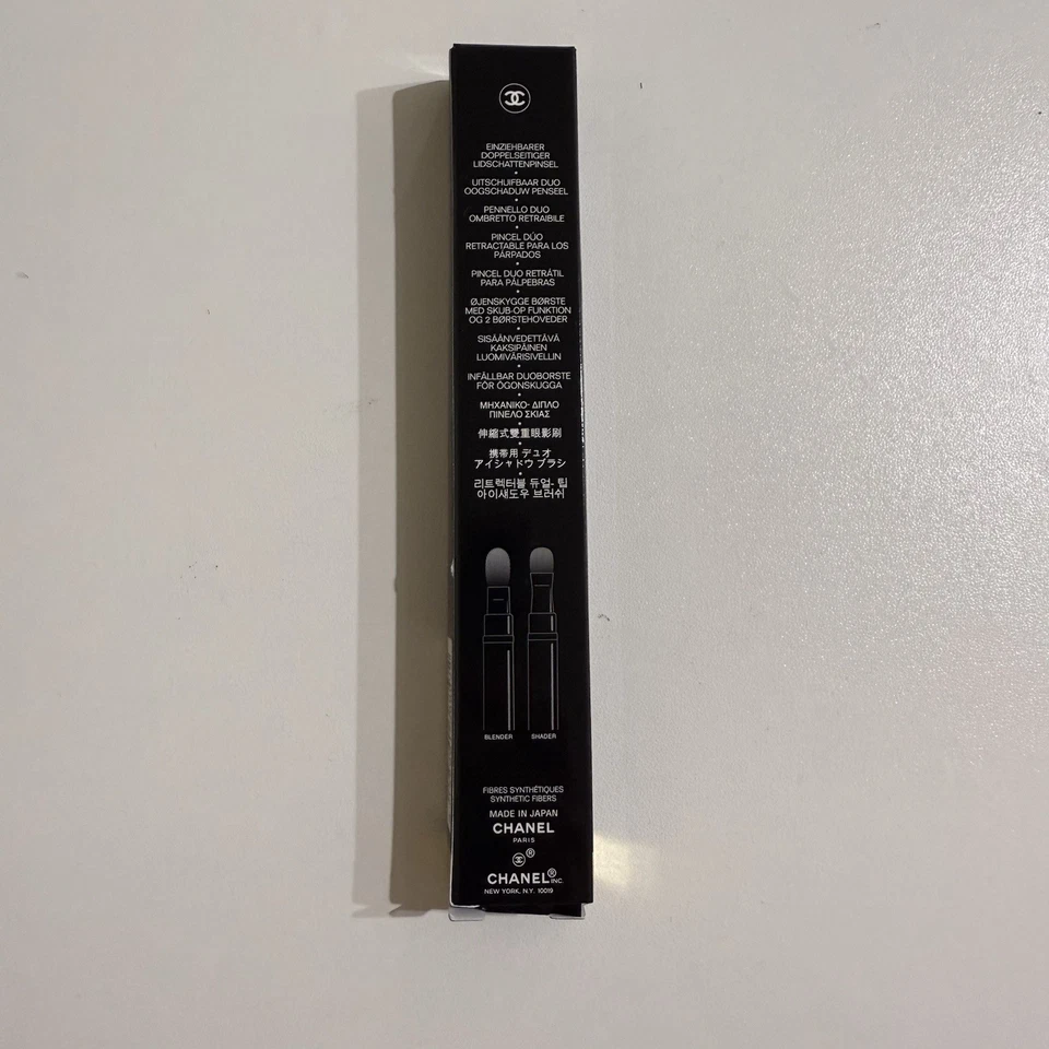 Cepillo de cejas retráctil de doble punta CHANEL Foto 2 de 4