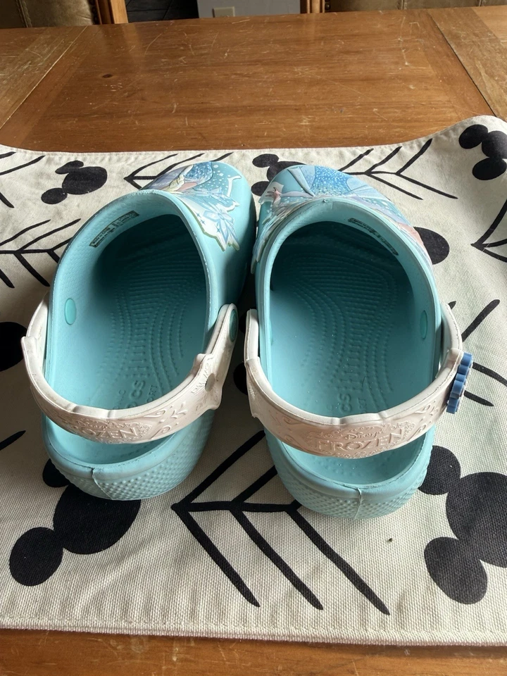 Crocs para niñas niños talla C12 DISNEY’S Frozen 2 Anna Elsa cocodrilos iluminados Foto 3 de 4