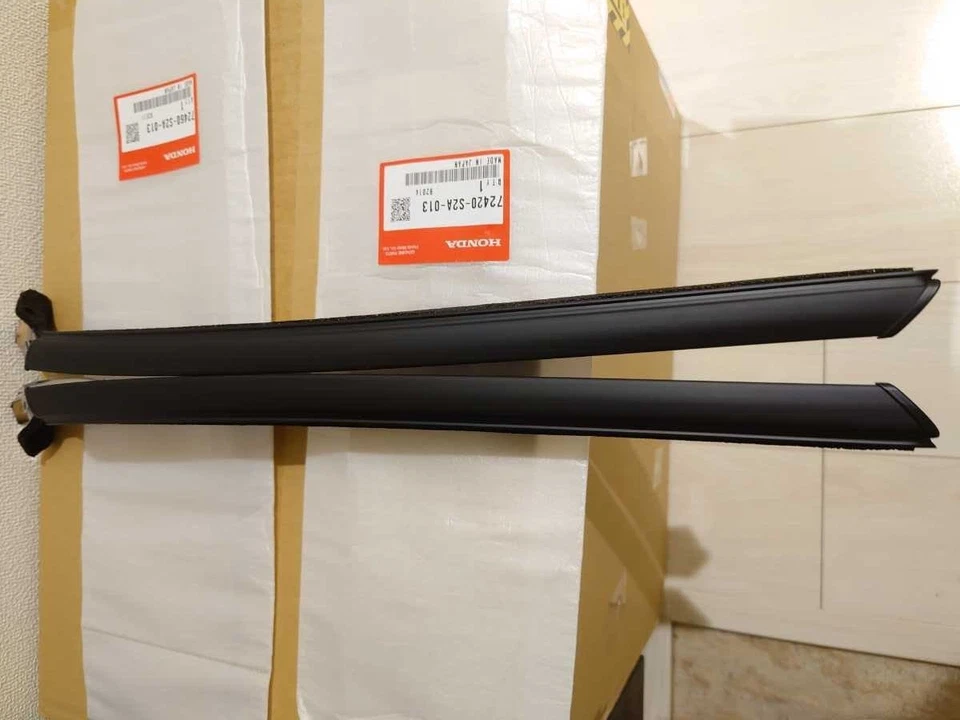 Moldura de pilar delantero original Honda S2000 AP2 72420-S2A-013 / 72460-S2A-013 Foto 4 de 4