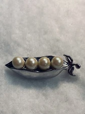 Vintage Signed DANECRAFT “Peas in a Pod” Faux Pearl Silver Tone Brooch Pin