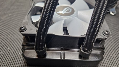 Asus ROG Strix Liquid CPU Cooler Black Edition Used Working - Afbeelding 2 van 9