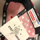 DS Rare Supreme x CDG x Chapeau Nouvelle Ère 7 3/8 Casquette Rouge