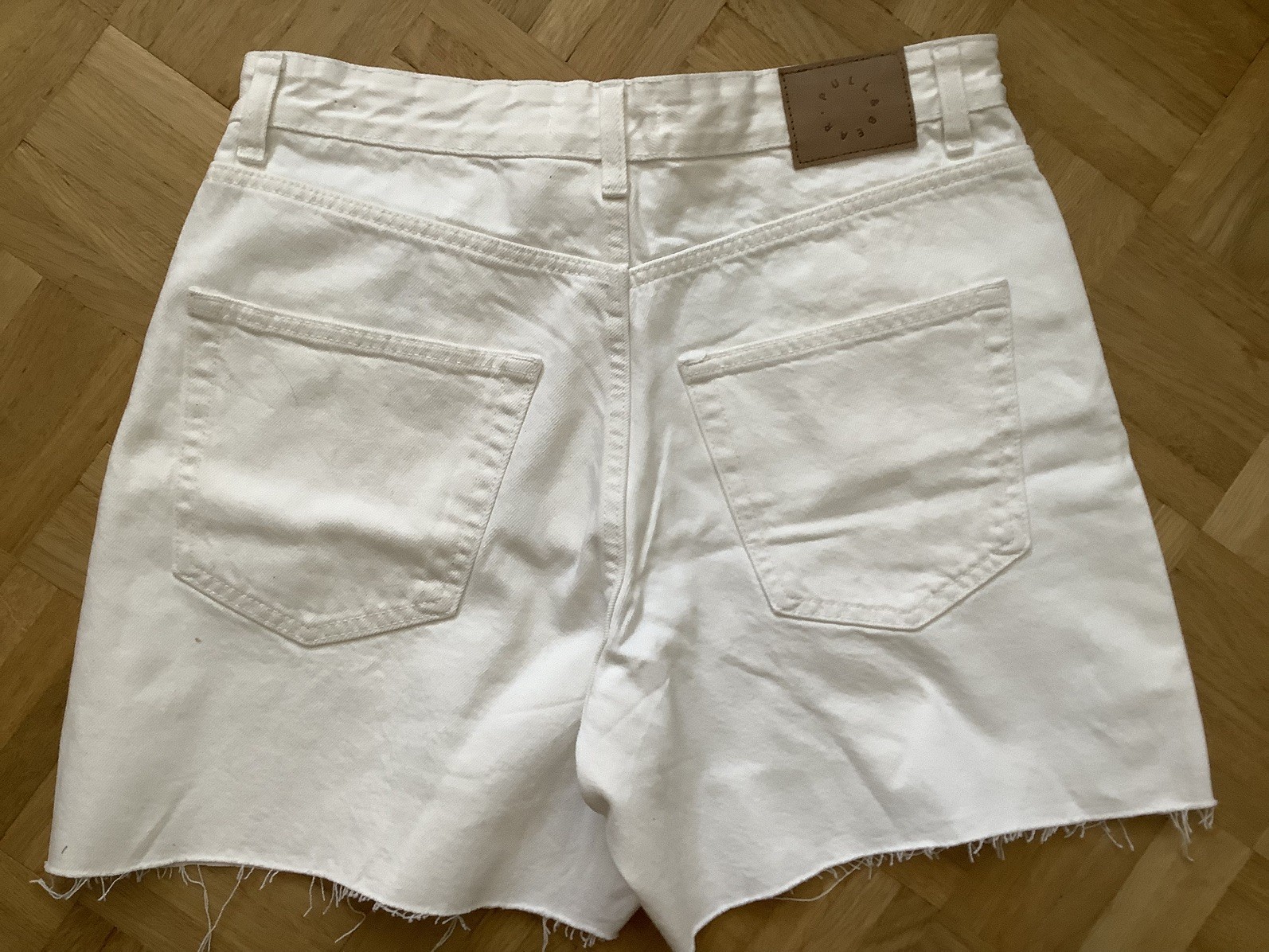Pull&Bear White denim Jeans Shorts. Size 12 BNWT image 4