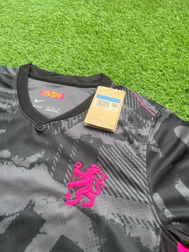 LIMITED CHELSEA FC Jersey- Exotic graphic Tee - Imagen 3 de 4