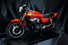 Construit et peint Tamiya 1/6 Honda CB750F