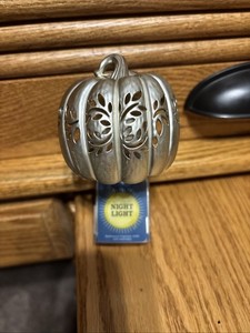 New Bath & Body Works Fall Pumpkin Wallflower Plug-In With Nightlight