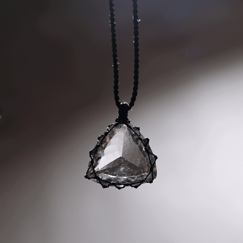 Luz de montaña ~ Collar de cristal gema de macramé tejido a mano de cuarzo natural del Himalaya - Imagen 8 de 11