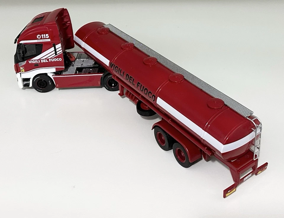 AT Iveco Stralis Hi-Way + semirimorchio kilolitrica 1/43 Vigili del Fuoco - Immagine 2 di 4