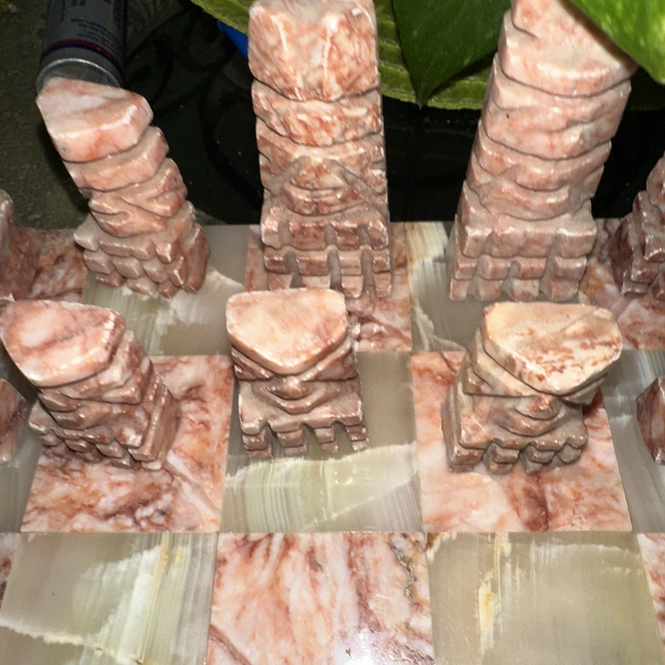 JUEGO DE AJEDREZ PIEDRA TALLADA A MANO VINTAGE - ESTILO MÁRMOL ÓNIX BEIGE Y ROSA 32 PIEZAS Foto 4 de 4