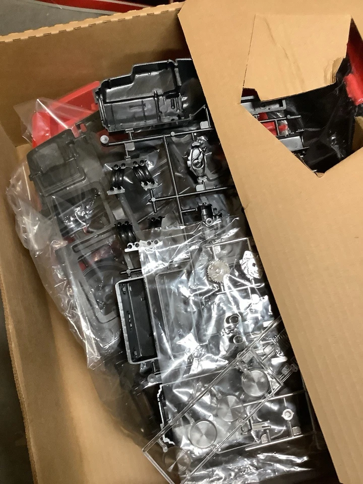 1984 Monogram 1/8 Scale 1985 Corvette Coupe Model Car Kit #2608 New Open Box - Image 3 of 4