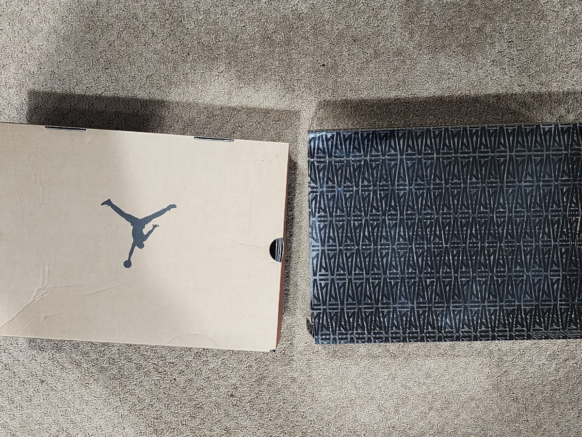 im selling my jordan 12’s Jordan 12 Retro  main image 2