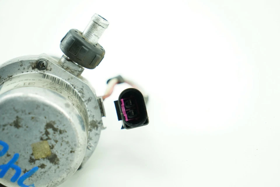 Вакуумный насос усилителя тормозов Audi Allroad C5 01-05 8E0927317 - Изображение 4 из 4