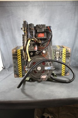 Hasbro Ghostbusters HasLab Spengler s Proton Pack 1:1 + Neutrona Wand & Zubehör