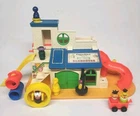 Vtg 1976 Fisher-Price Play Family Sesame Street Clubhouse #937 w/Figures