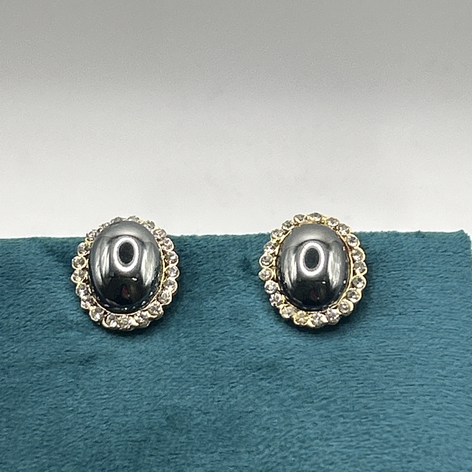 Boucle D’oreille vintage fantaisie  Doré   Strass Blanc Et Noir Clips