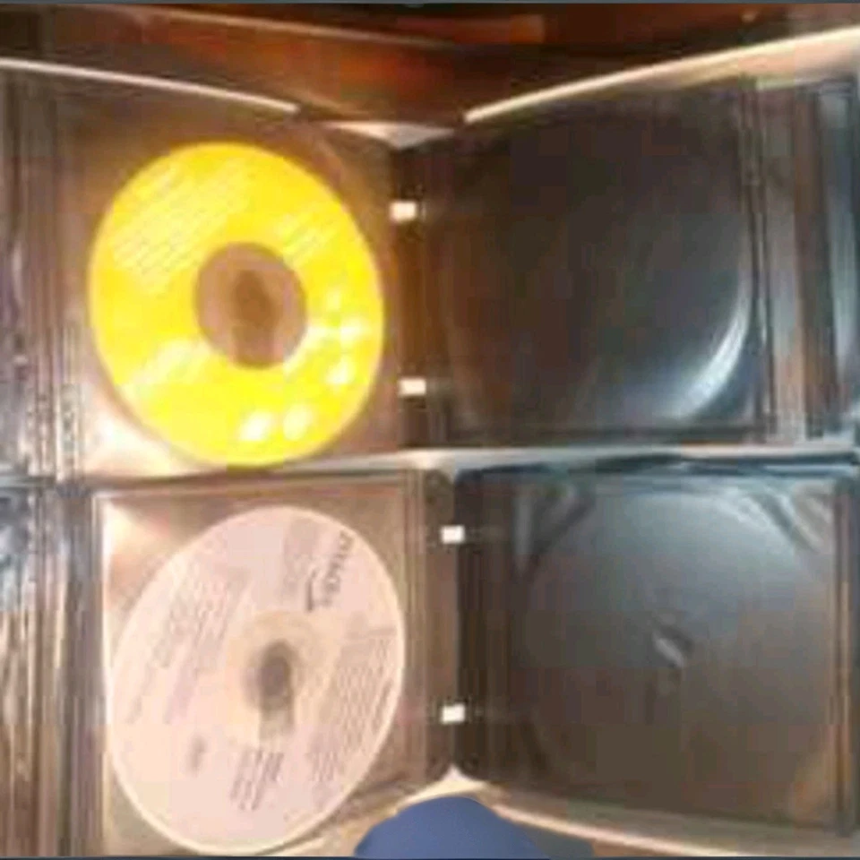 Microsoft MSDN server discs rare vintage 100+ discs - Image 2 of 4