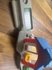 LITTLE PEOPLE FISHER PRICE SCHOOL AND YARD 2004