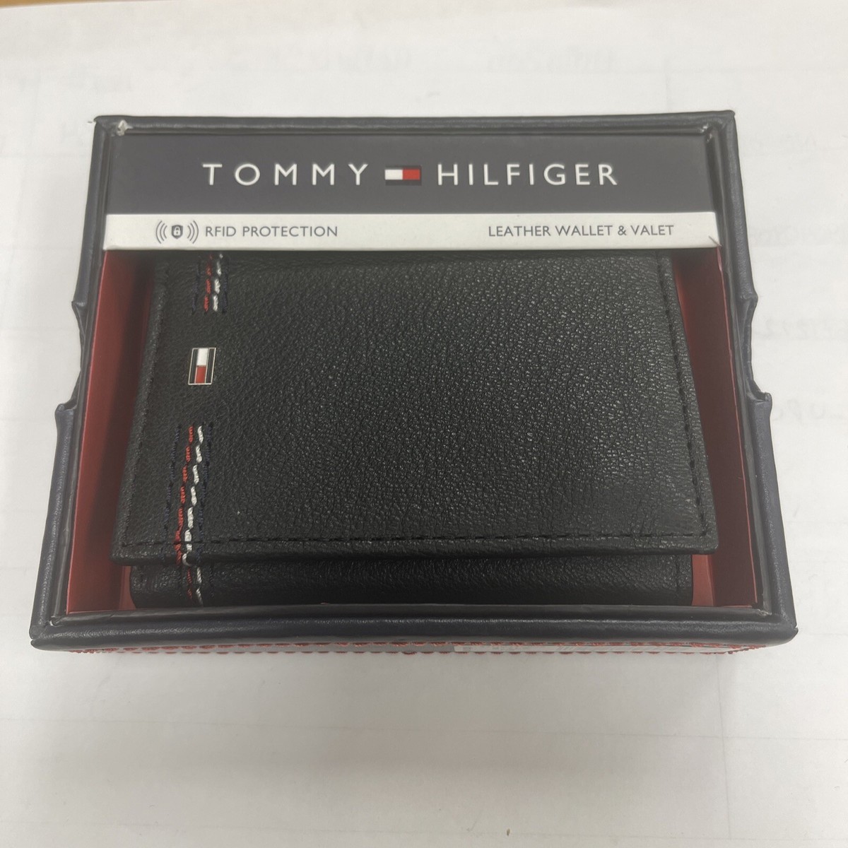 Tommy Hilfiger men's leather wallet and valet- Black