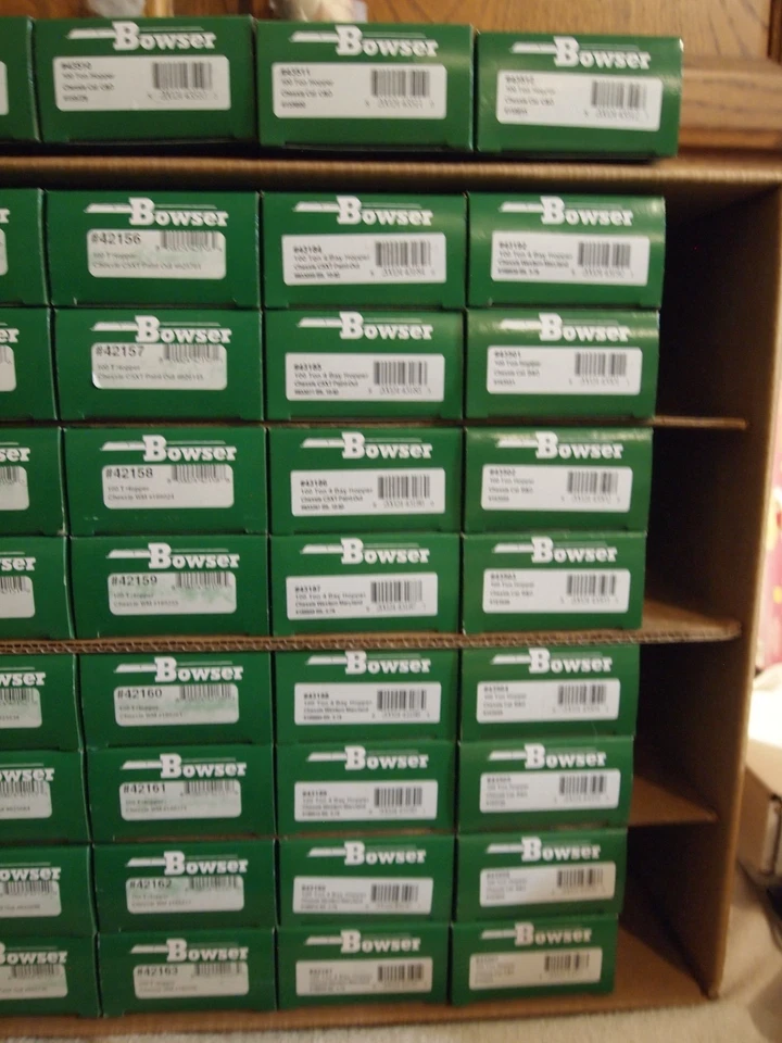 BOWSER H.O. CHESSIE SYSTEM 100ton HOPPER CARS  LOT OF 45 DIFF.NUMBERS - Image 3 of 4