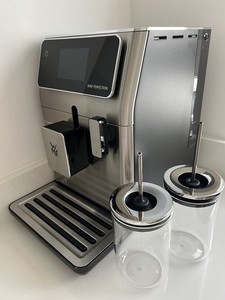 WMF Perfection 680 Kaffeevollautomat mit Milchsystem Schwarz Edelstahl mit WLAN