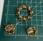 Vintage Unsigned Goldtone Green Glass Pearl Brooch Clip On Earrings Married Set — photo 6