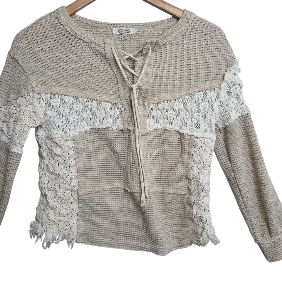 Top con cordones tejido gofre manga larga beige y blanco Gimmick by BKE para mujer talla Foto 3 de 4