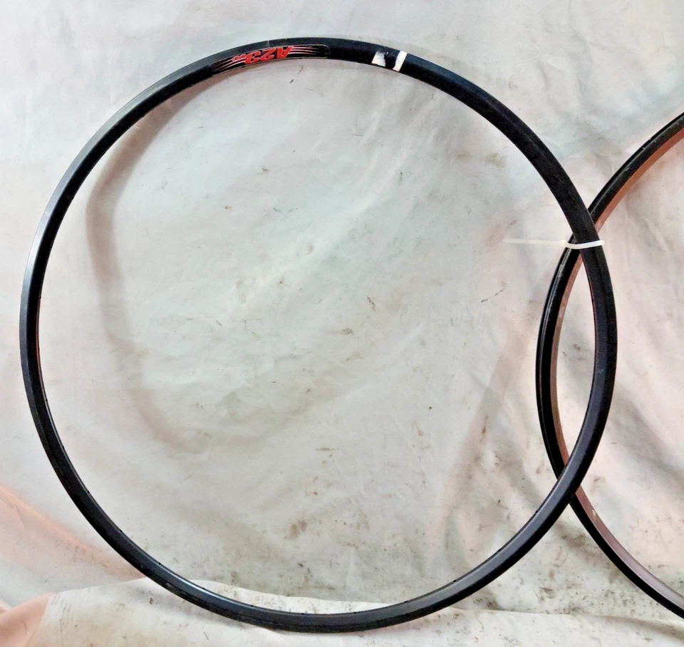 Juego de llantas de bicicleta de carretera Velocity A23 700c negras A23 desplazadas asimétricas 32S hechas en EE. UU. ~ Foto 2 de 4