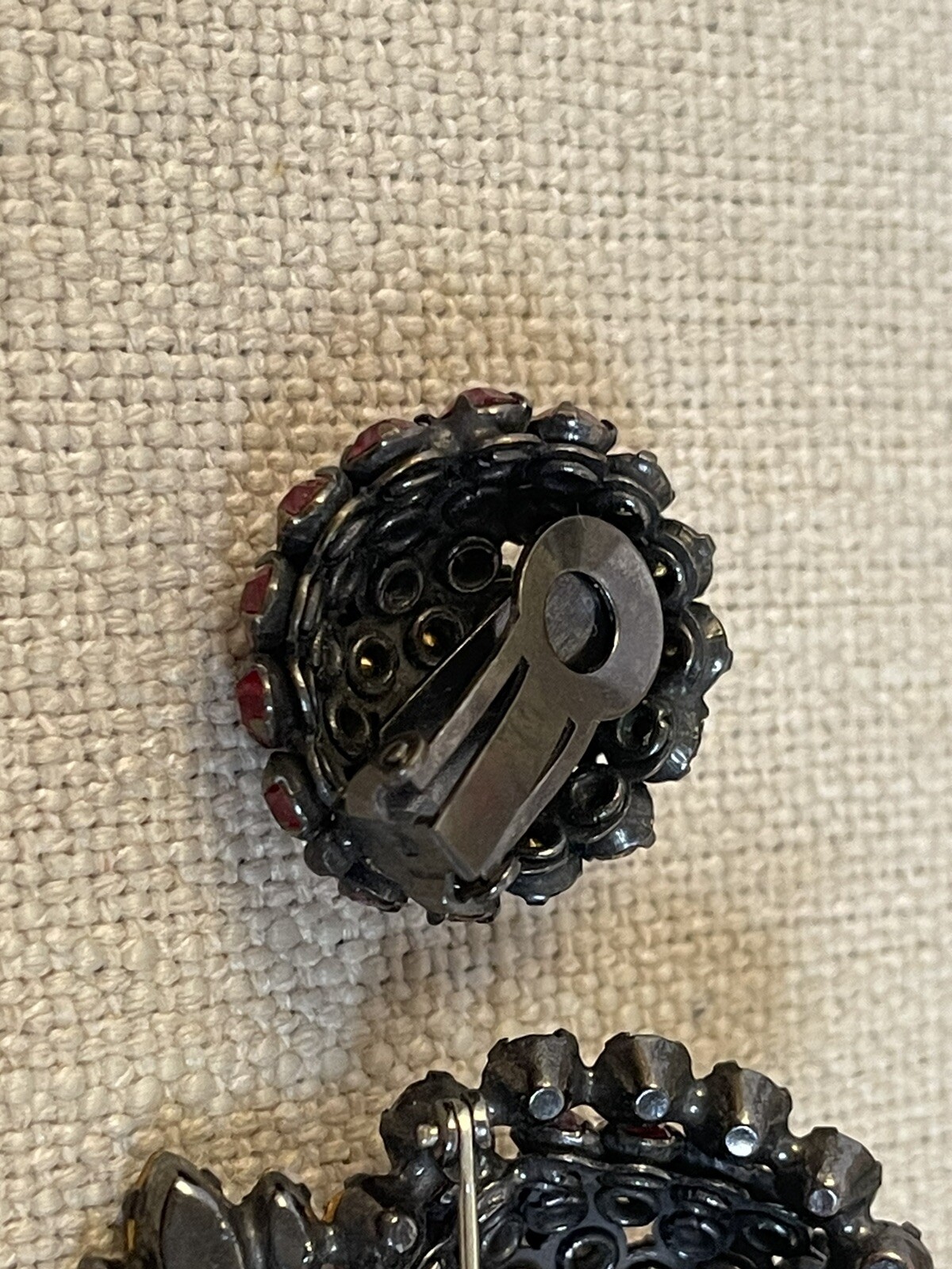 Warner Unsigned VTG Domed Crystal Strawberry Broo… - image 8