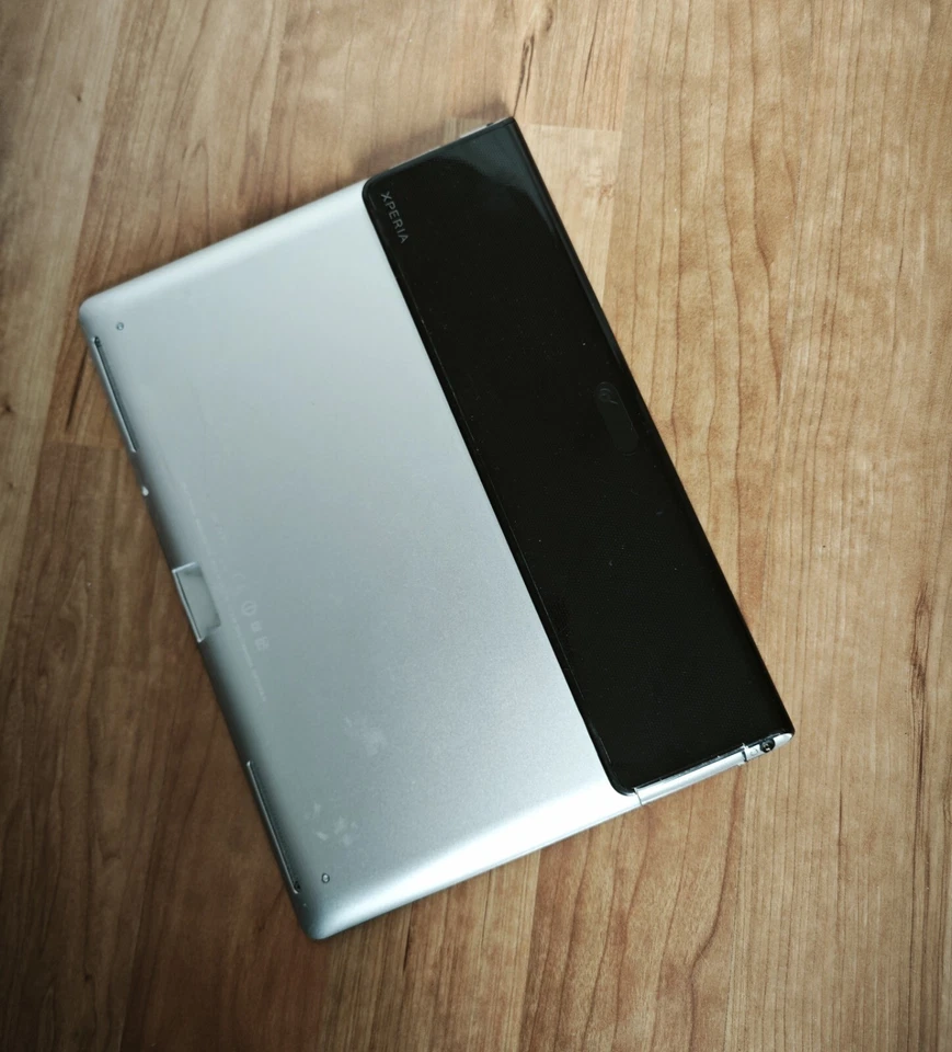 Sony Tablet SGPT1311 in schwarz-silber ( defekt ) - Bild 3 von 3