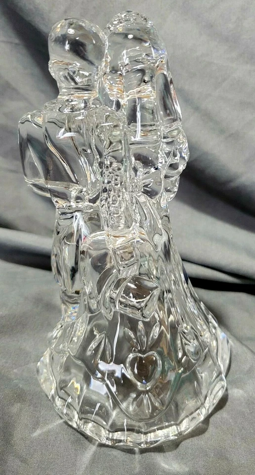 Estatuilla de cristal de boda con adorno de pastel de novia y novio Waterford Marqués  Foto 2 de 4