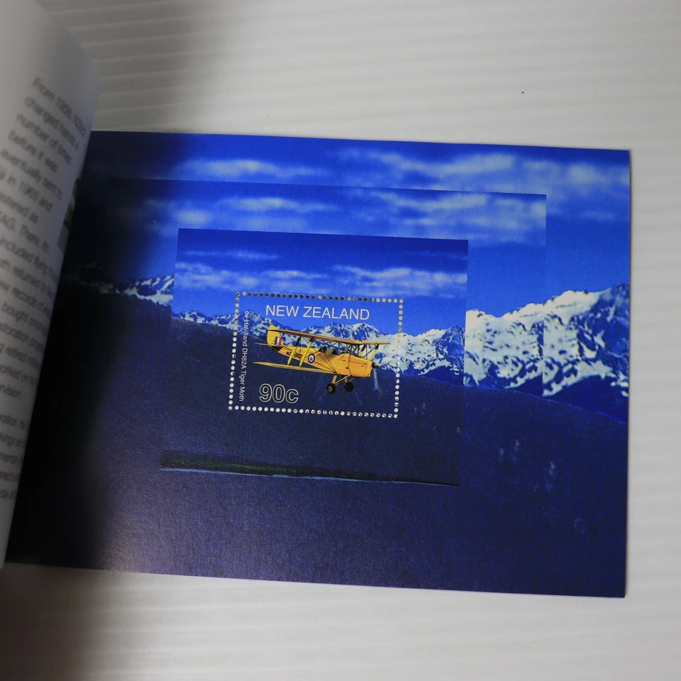 New Zealand Post ~ Aircraft Souvenir Miniature Sheet Stamp Booklet - Image 4 of 4