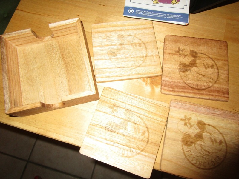 MINNIE MOUSE PASSHOLDER COASTERS 2019