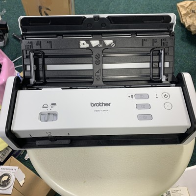 Brother ADS-1300 1200DPI 30ppm ADF Scanner 20 Blatt ADF USB TYP C