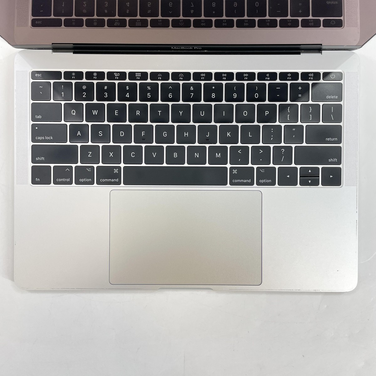 MacBook Pro 13 Silver 2017 2.3 GHz Intel Core i5 7th Gen. 8GB